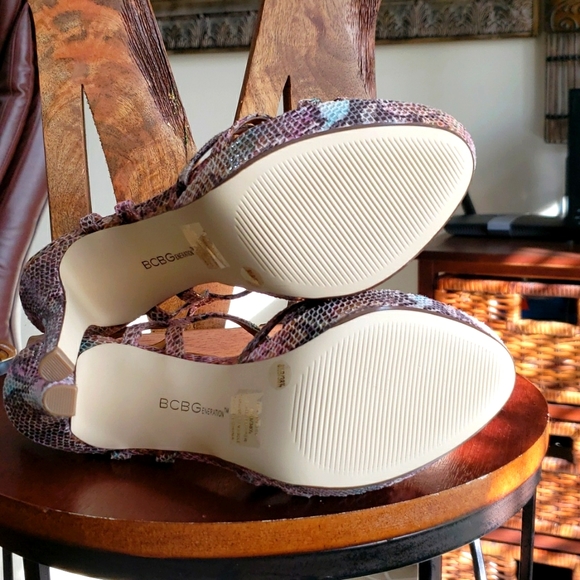 BCBG heels, multicolored  size 8.5M - Picture 3 of 15